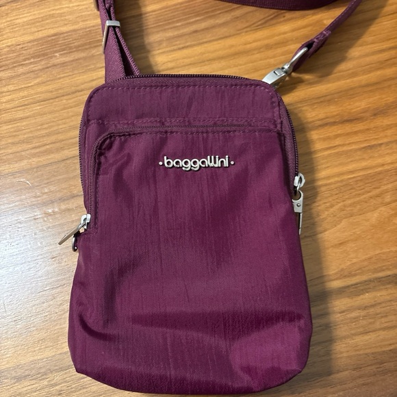 Woman's Handbags Baggallini Securtex™ Anti-Theft Activity Crossbody Plum 7x5 - Picture 1 of 3